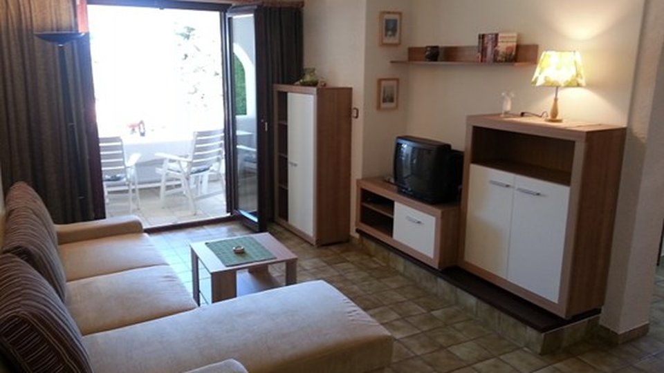 Bellissimo appartamento in villa in prima fila sul mare a Primošten!