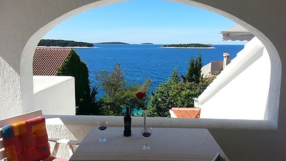 Beautiful apartment villa on the first row by the sea in Primošten!
