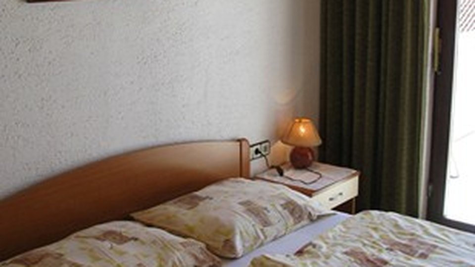 Čudovita apartmajska vila v prvi vrsti ob morju v Primoštenu!