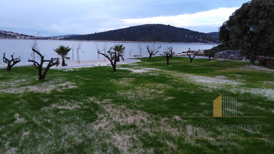 CONSTRUCTION LAND SURFACE 2700 SQM IN EXCELLENT LOCATION, FIRST ROW TO THE SEA, SEVID!