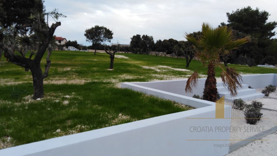 CONSTRUCTION LAND SURFACE 2700 SQM IN EXCELLENT LOCATION, FIRST ROW TO THE SEA, SEVID!