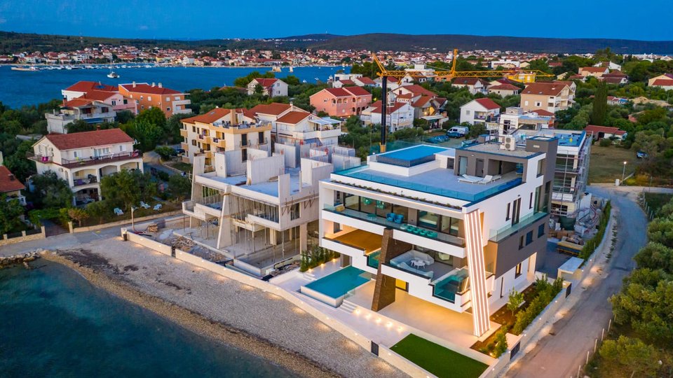 Luksuzni stan na TOP lokaciji prvi red do plaže u okolici Zadra!