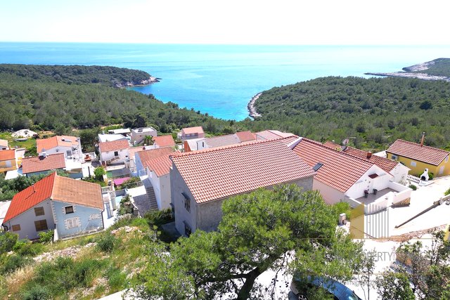 Apartment in a great location with a view of the sea on the island of Vis!
