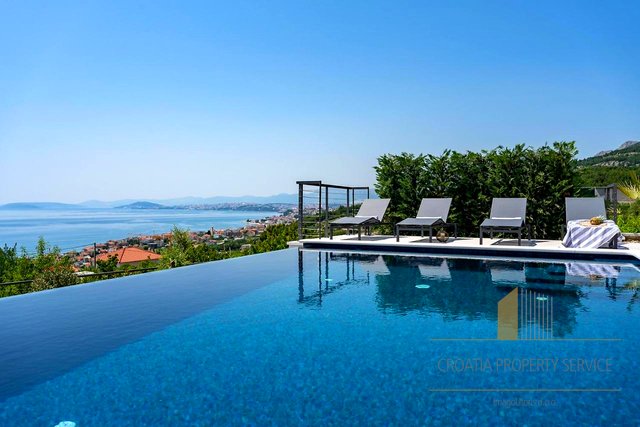 Villa di lusso con vista panoramica sul mare nelle vicinanze di Spalato!