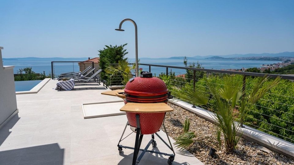 Luksuzna vila s panoramskim pogledom na morje v bližini Splita!