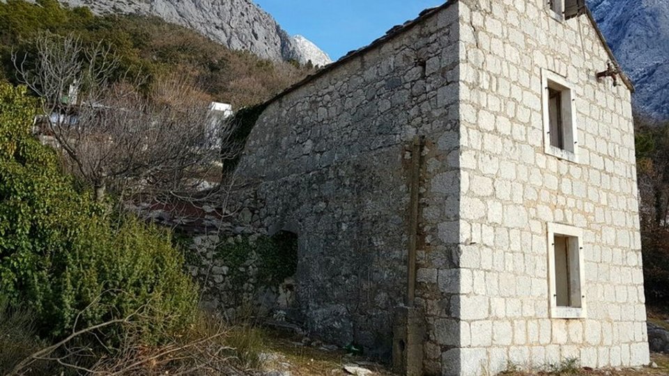 Proprietà con due case in pietra con vista aperta sul mare - Baška voda!