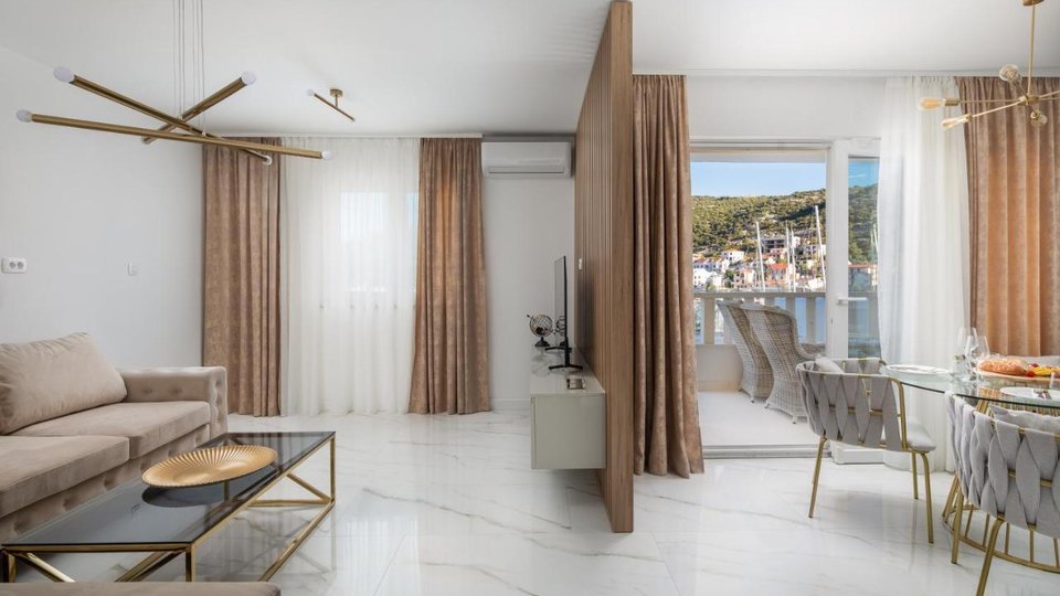 Luksuzna apartmajska vila prva vrsta do morja - Marina!