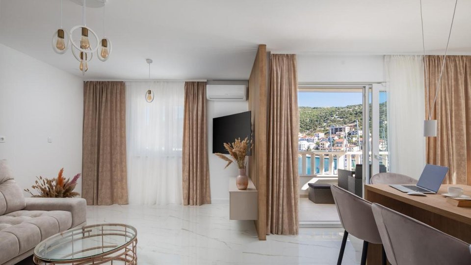 Luksuzna apartmajska vila prva vrsta do morja - Marina!