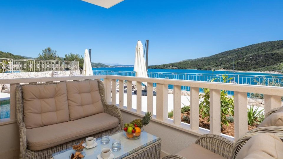 Luxury apartment villa first row to the sea - Marina!