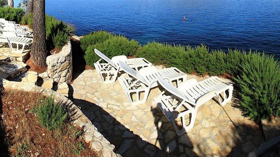 A wonderful house in the first row by the beach with three apartments, terraces and a garden - the island of Čiovo!
