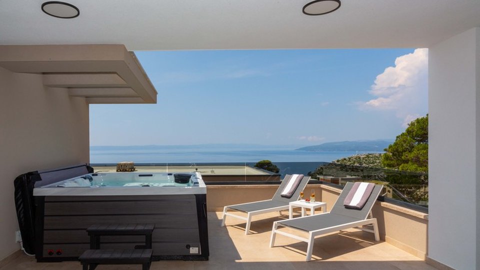 Nova atraktivna  vila s pogledom na more  u Makarskoj!