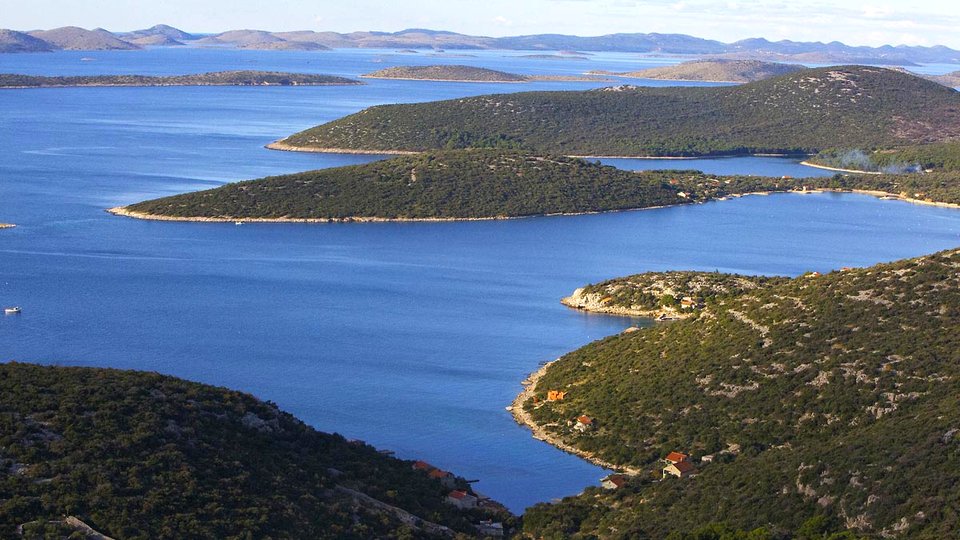 Building land with conceptual design 100 from the sea on the island of Pašman!