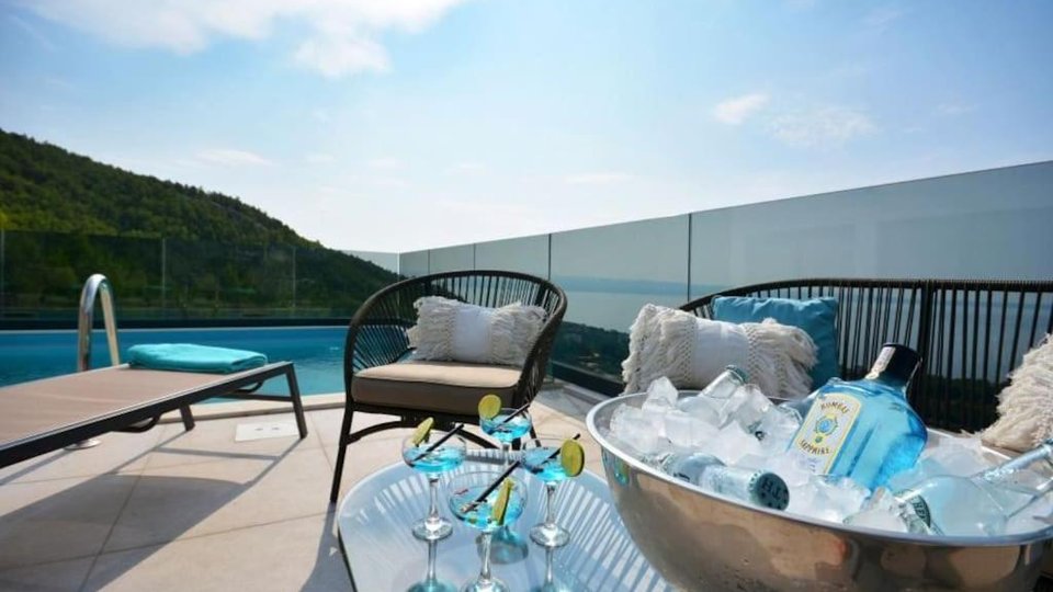 Luksuzna vila s panoramskim pogledom na more u okolici Splita!