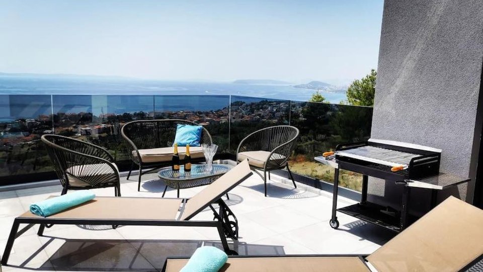 Роскошная вилла с панорамным видом на море в окрестностях Сплита!