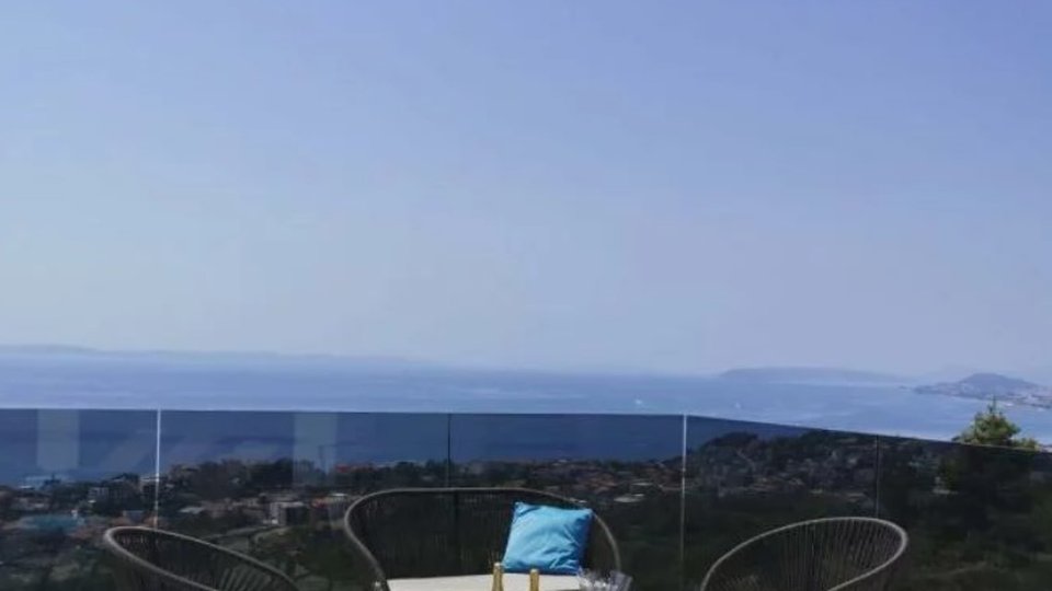 Роскошная вилла с панорамным видом на море в окрестностях Сплита!