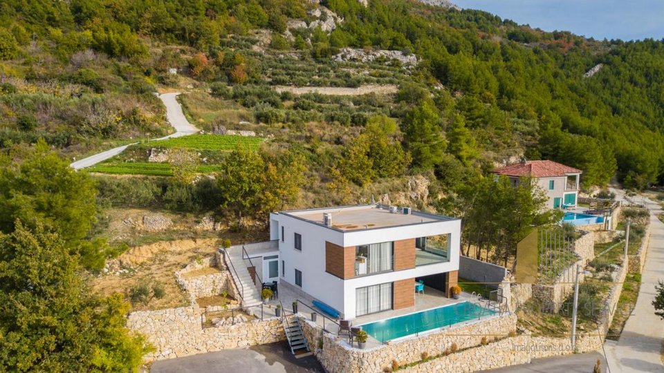 Urban villa with a panoramic view of the sea and the city of Split - Podstrana!