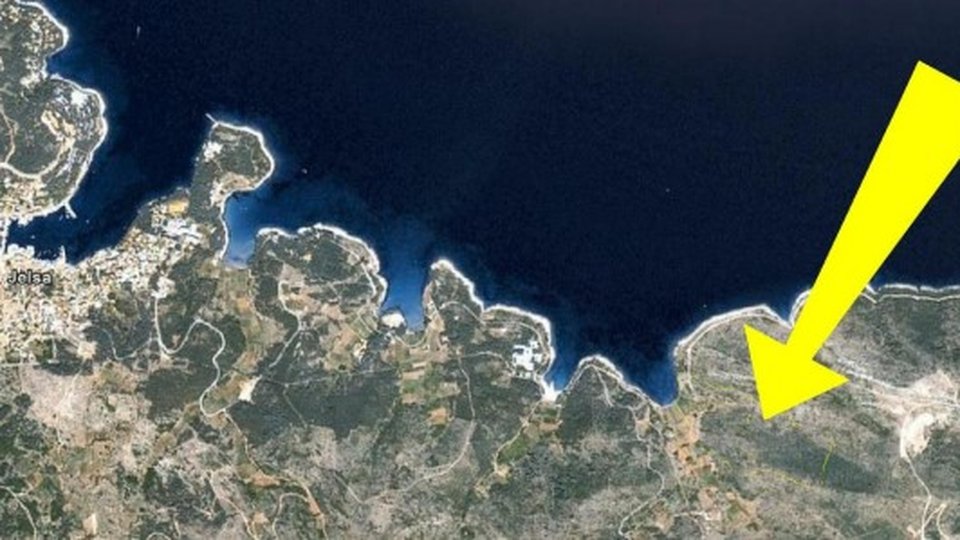Attractive land with sea view in the tourist zone on the island of Hvar!