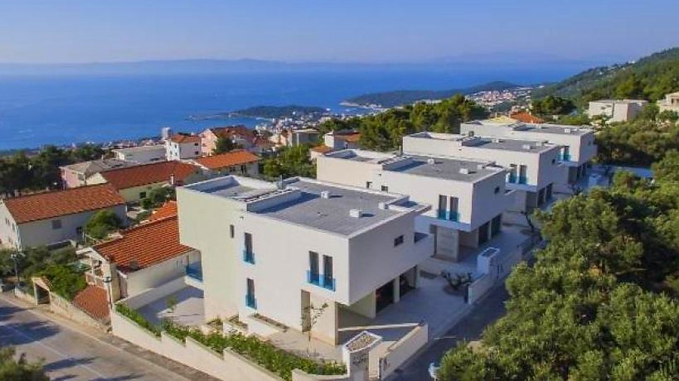 Super moderna vila s bazenom s panoramskim pogledom na more - Makarska!