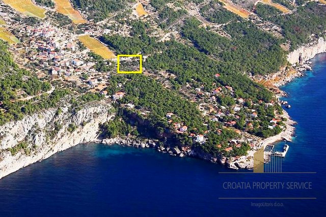 Building plot with a sea view and a permit for a villa - island of Hvar!