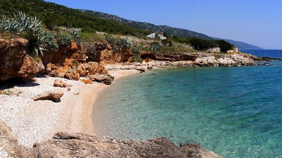 Attractive land with a house in a TOP location, 1st row by the sea on the island of Hvar!