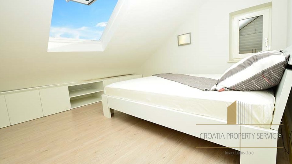 House, 300 m2, For Sale, Mokošica