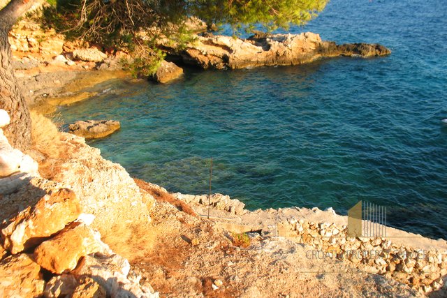 Building land in an exclusive location, first row to the sea - Hvar!