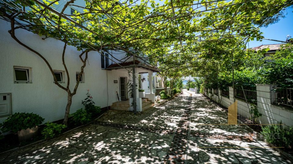 Well-established pension in an attractive location, first row by the sea in Sukošan!