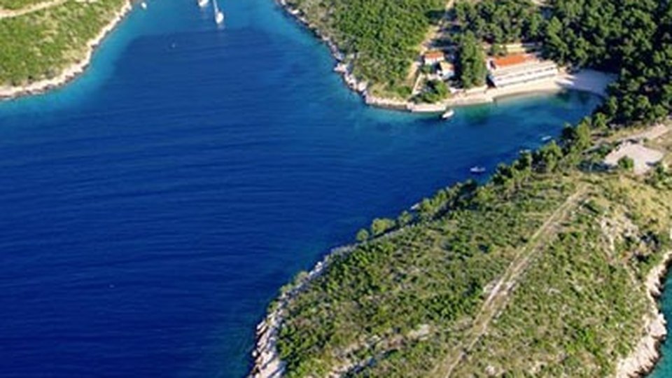 Attractive agricultural land in the OPG zone 70 m from the sea - Hvar!