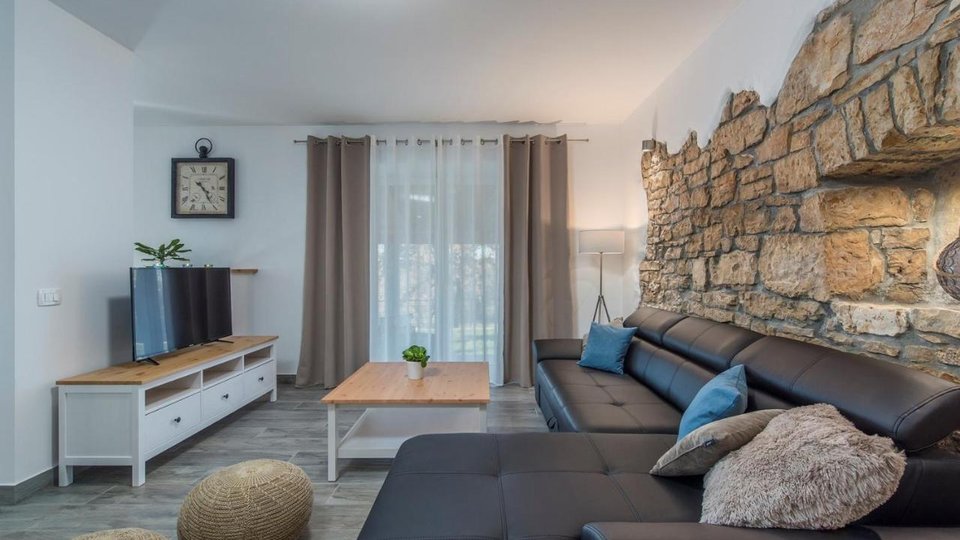 Wunderschöne renovierte Steinvilla mit großem Grundstück – Lovreč, Istrien!