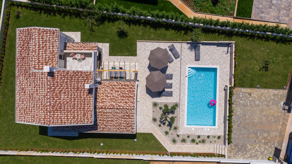 Prekrasana vila s bazenom i okućnicom -Tar, Istra!