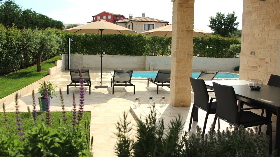 Bellissima villa con piscina e giardino - Tar, Istria!