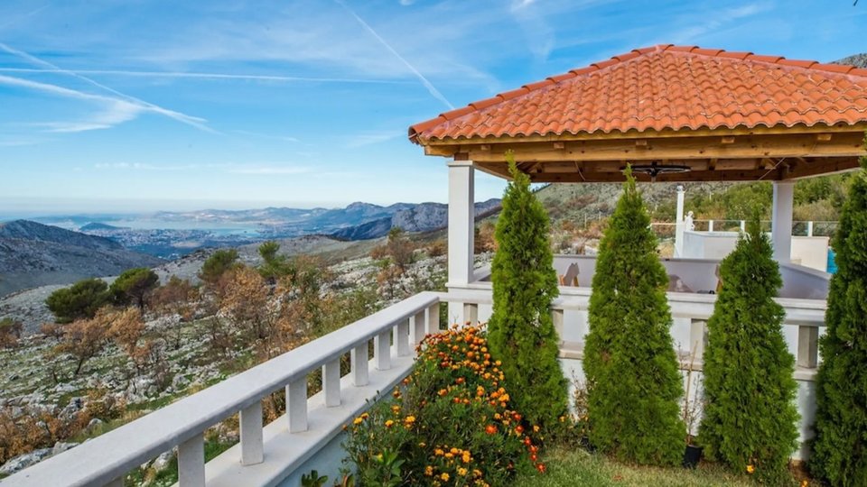 Luxusvilla mit Panoramablick auf die Stadt, das Meer und die Inseln in der Nähe von Split!