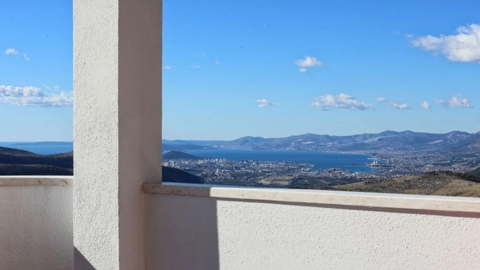 Роскошная вилла с панорамным видом на город, море и острова в окрестностях Сплита!