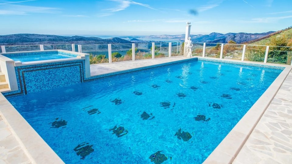 Luxury villa with a panoramic view of the city, the sea and the islands in the vicinity of Split!