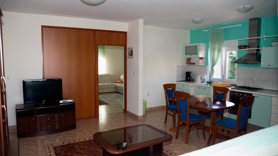 Predivna apartmanska vila 50 m od mora i plaže u Zadru!