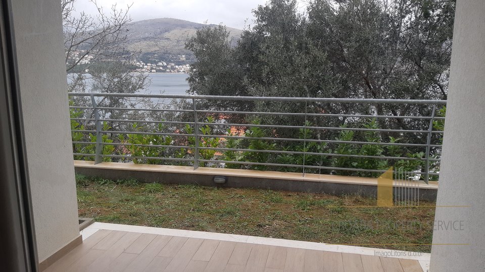 APARTMENT IN A NEW BUILDING SITUATED ON THE SECOND ROW FROM THE SEA ON THE ISLAND OF ČIOVO!