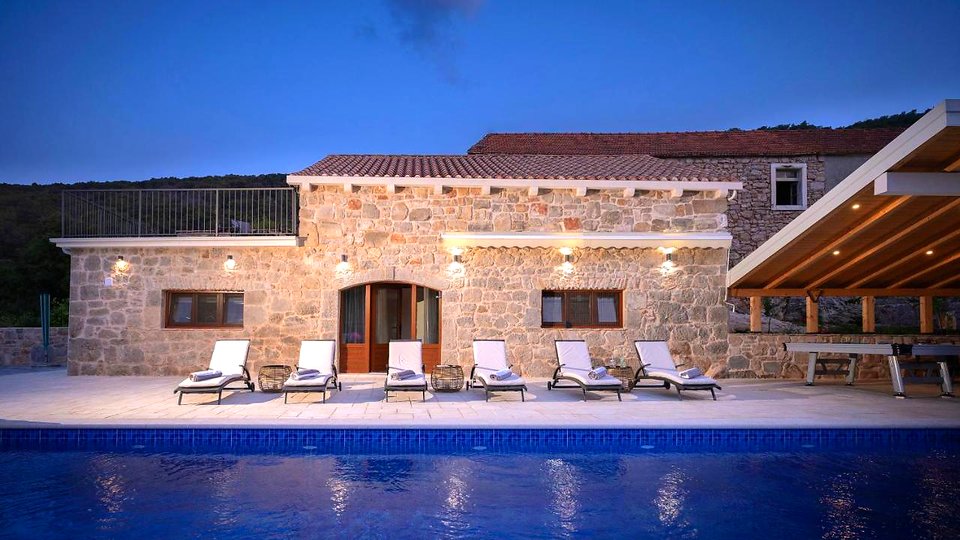 Beautiful stone villa with pool in Dol on the island of Hvar!