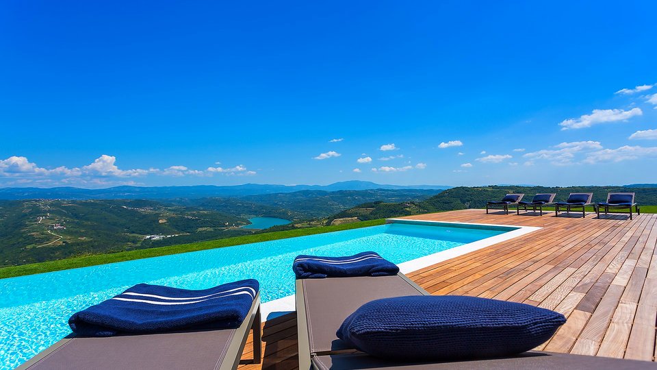 Incantevole villa di design con uliveto e 5 ore di terreno - Montona, Istria!