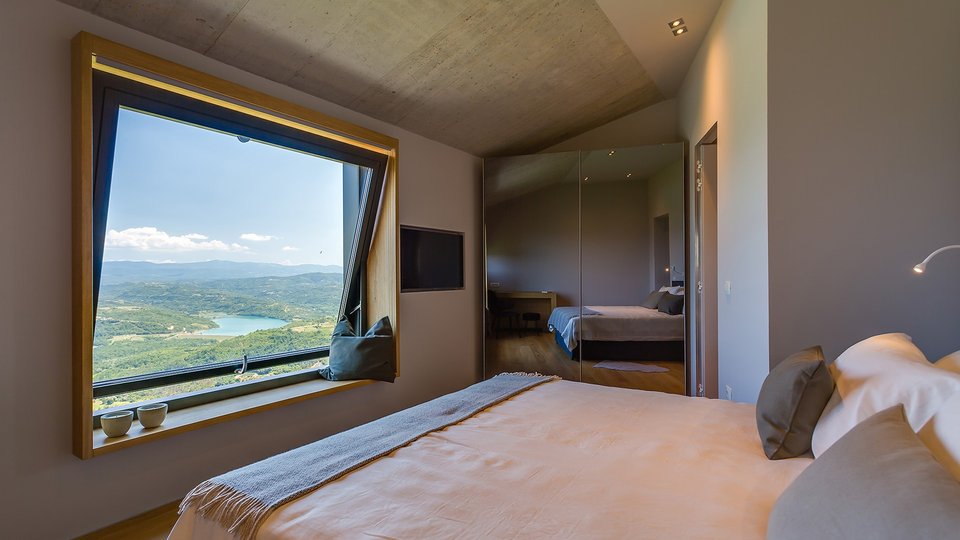 Modern designer villa with olive grove and 5 h of land - Motovun, Istria!