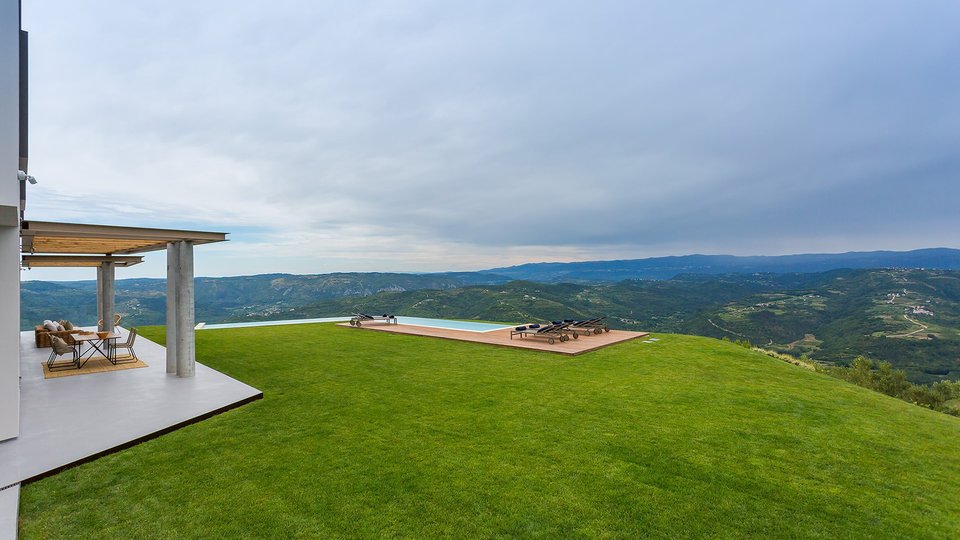 Očaravajuća dizajnerska vila s maslinikom i 5 h zemljišta - Motovun, Istra!
