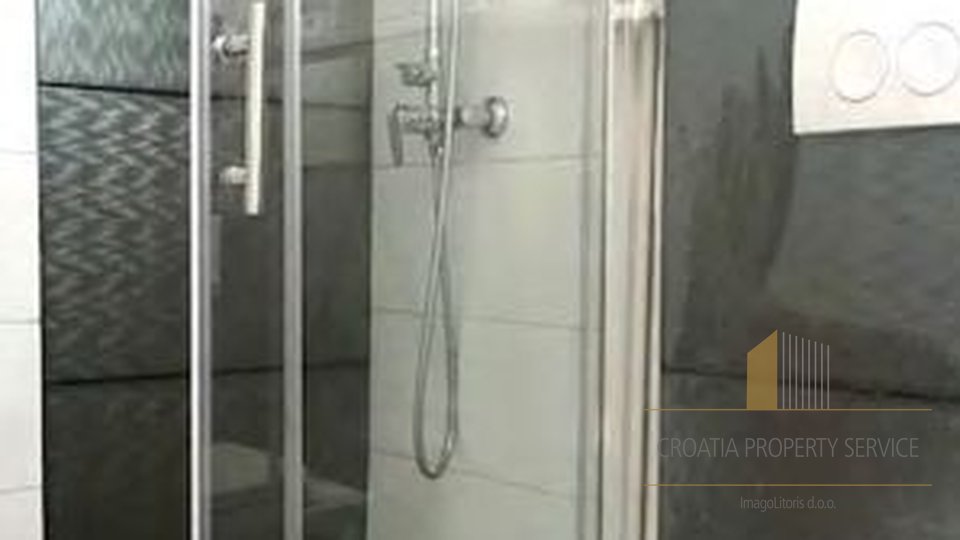 ONE-BEDROOM APARTMENT IN RENOVATED STONE HOUSE IS LOCATED IN THE CITY CENTER!