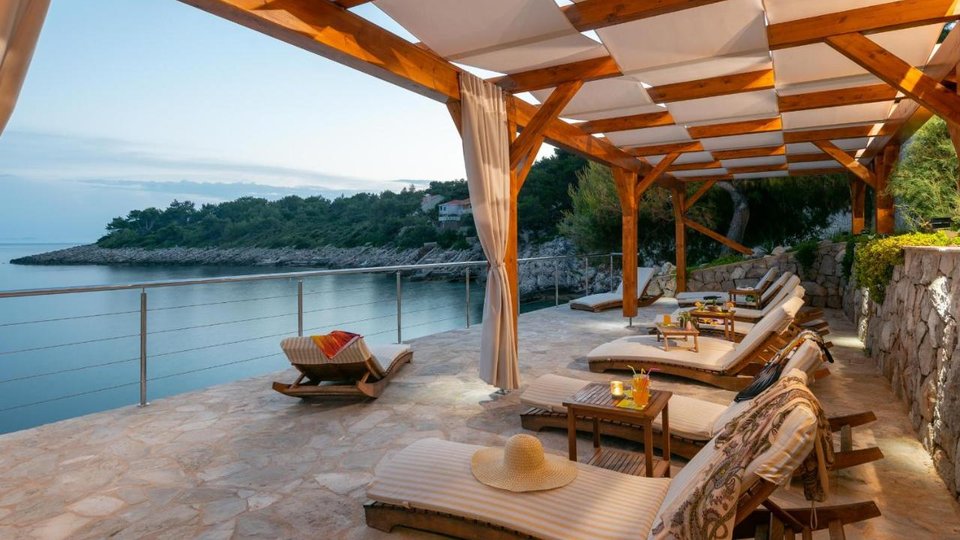 An exceptional villa in an exclusive location, first row by the sea on the island of Korčula!