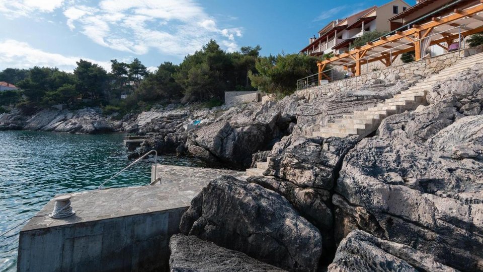 Izjemna vila na ekskluzivni lokaciji, prvi red ob morju na otoku Korčula!