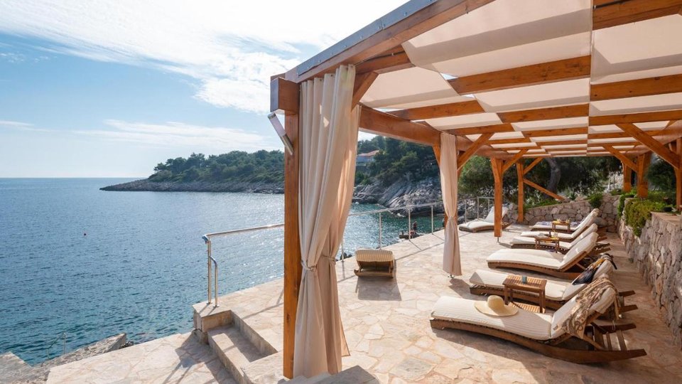 Izjemna vila na ekskluzivni lokaciji, prvi red ob morju na otoku Korčula!