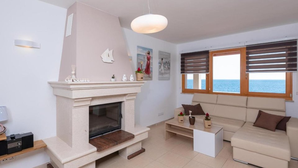 Eine außergewöhnliche Villa in exklusiver Lage, erste Reihe am Meer auf der Insel Korčula!