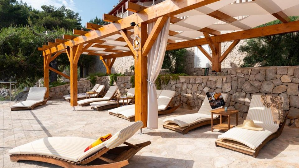Eine außergewöhnliche Villa in exklusiver Lage, erste Reihe am Meer auf der Insel Korčula!