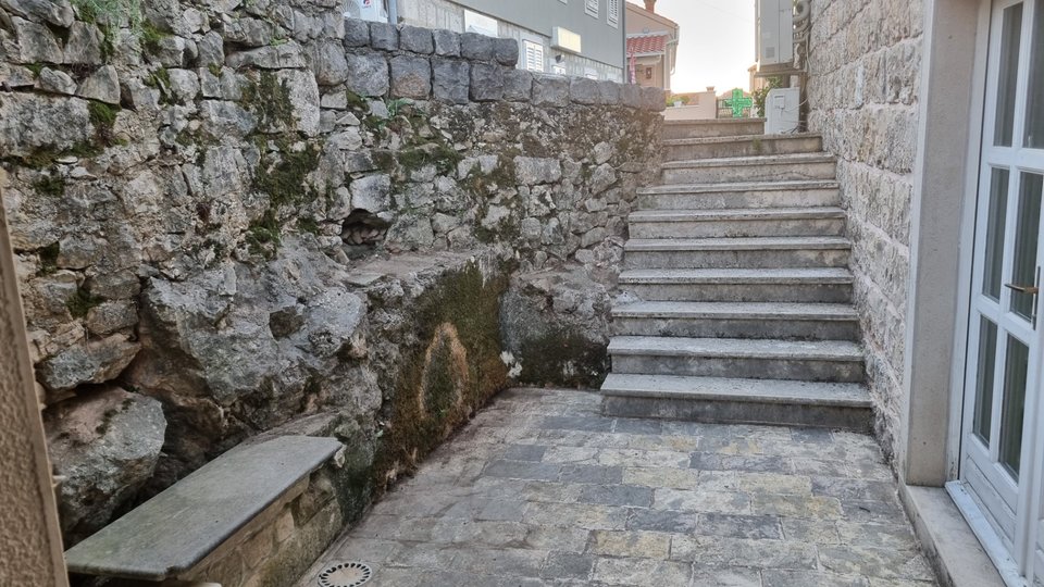 Čudovita prenovljena kamnita vila v bližini Dubrovnika!