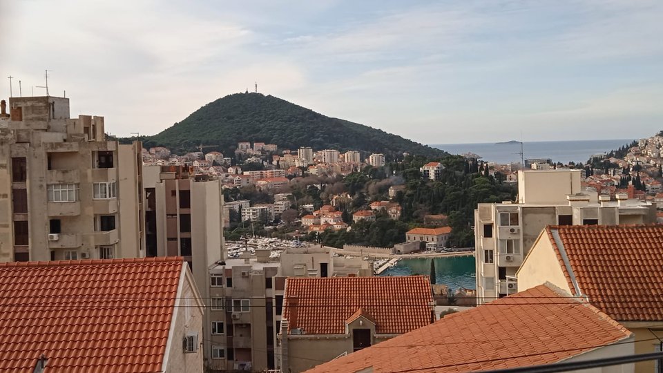 A house with great potential and a beautiful view of the sea - Dubrovnik!
