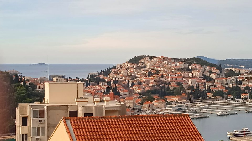 Hiša z velikim potencialom in prekrasnim pogledom na morje - Dubrovnik!