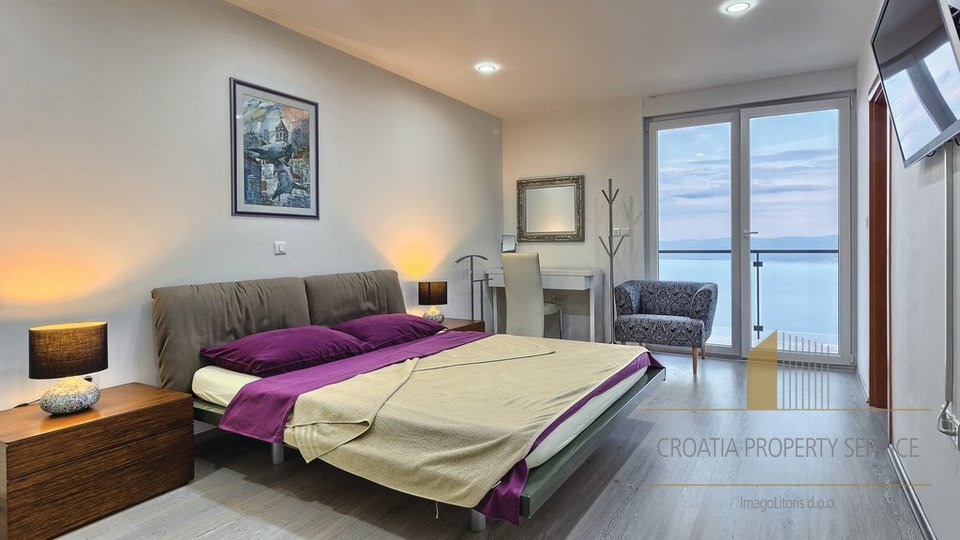 CONTEMPORARY LUXURY VILLA SITUATED IN AN IMPRESSIVE LOCATION, NEAR OMIŠ!